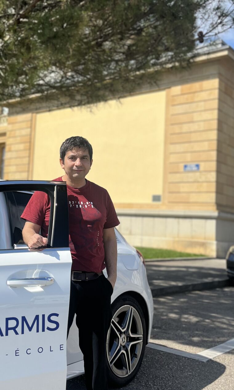 Ahmet Sarmis, moniteur d'auto-école titulaire du brevet fédéral, à Bienne